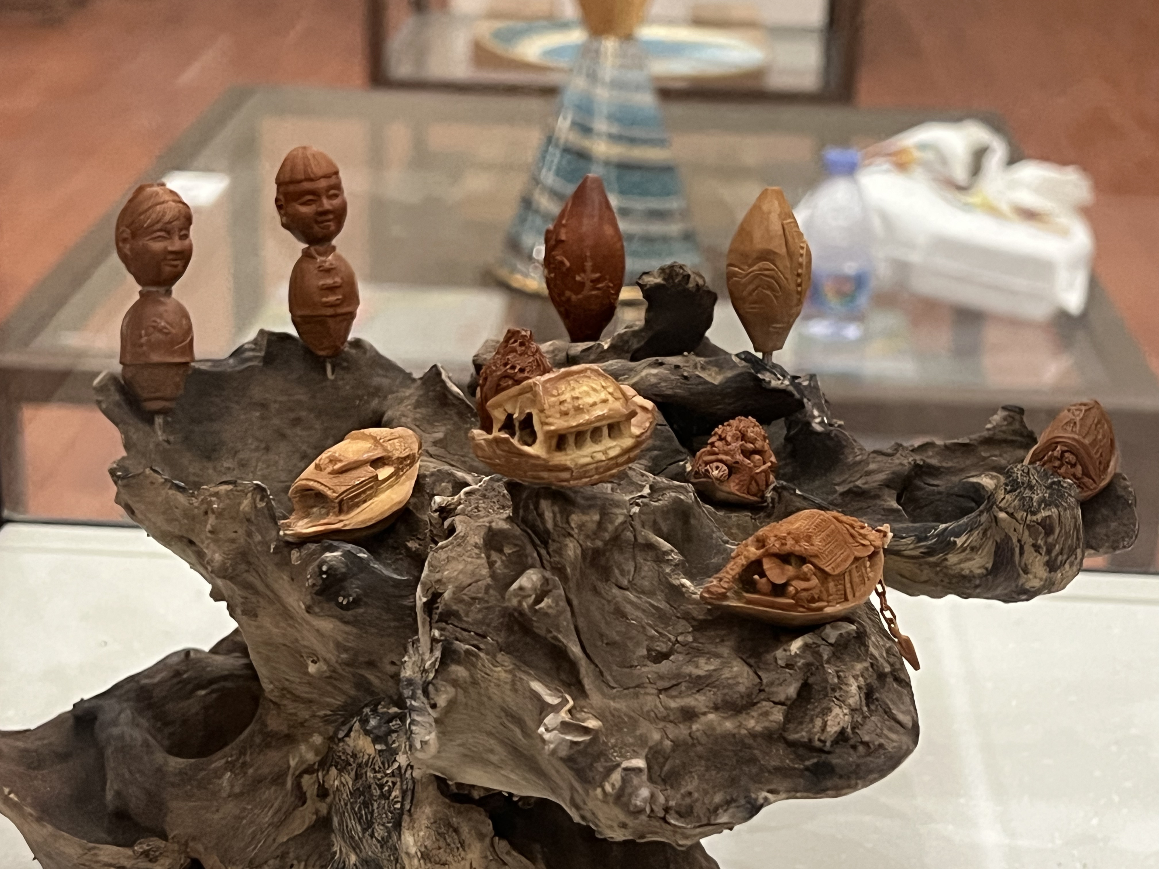 谢氏核雕作品《记住乡愁 湾区之光》.jpeg