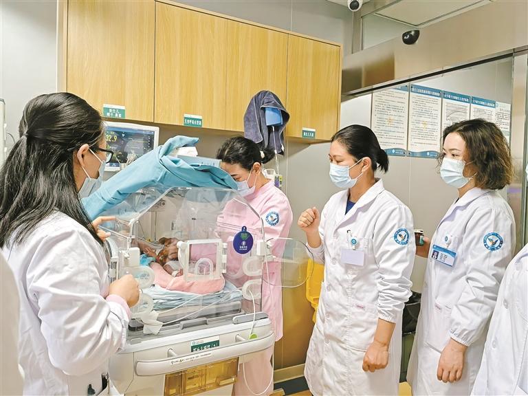 雪域高原的生命守护者：深圳龙华援藏医护张燕飞、诸运青与察隅的300多个日夜-宝安湾