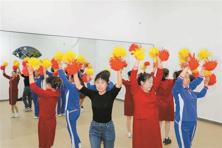 排练厅内舞者翩翩,早教课堂赞不绝口!玉塘街道长者服务中心正式启用-宝安湾