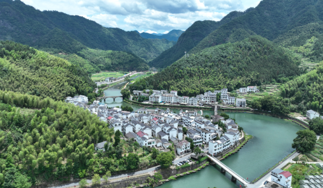 绿水青山环抱的杭州淳安下姜村 图源：新华社