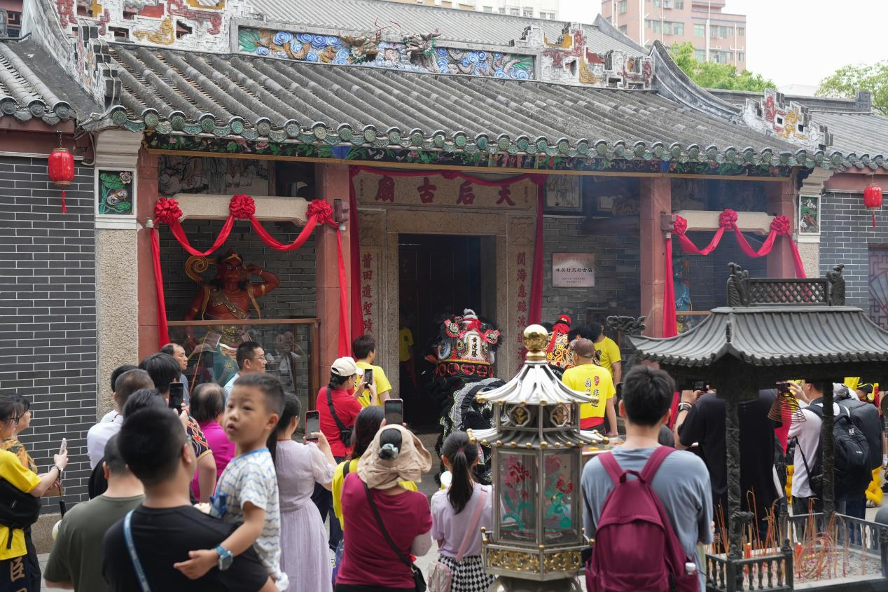 第六届黄田天后古庙妈祖巡安布福活动举行-宝安湾