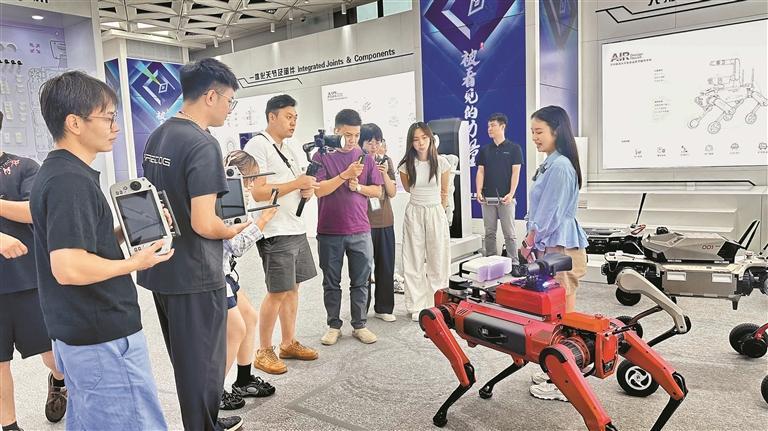 产城融合宝安图景熠熠生辉！2026年“活力中国调研行”广东站采访团走进宝安