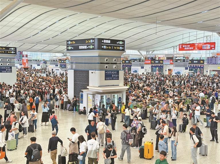 高铁“加班”奔广西 龙华摆开壮乡集