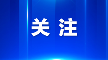 宝安交警冒雨清障保道路畅通