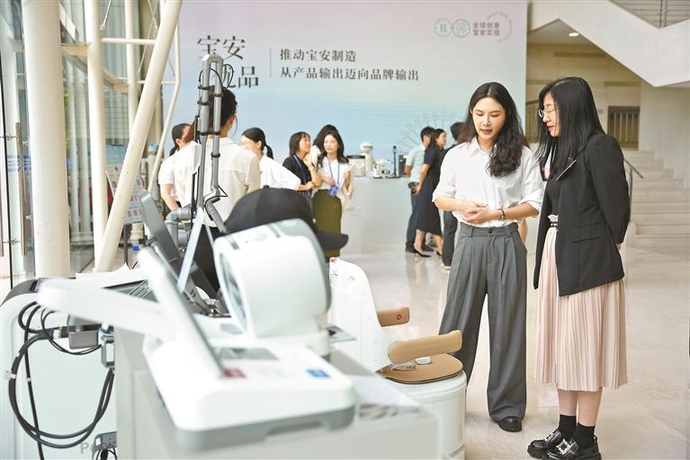 宝安优品借力党代会专展热销海外 澳洲老板通过本报“相中”宝安机器人