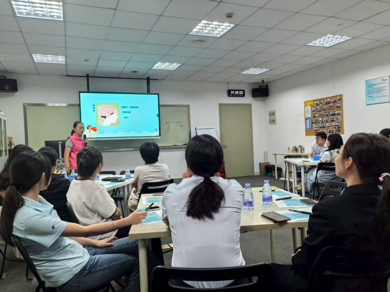 福永街道妇联进企业开展心理健康讲座