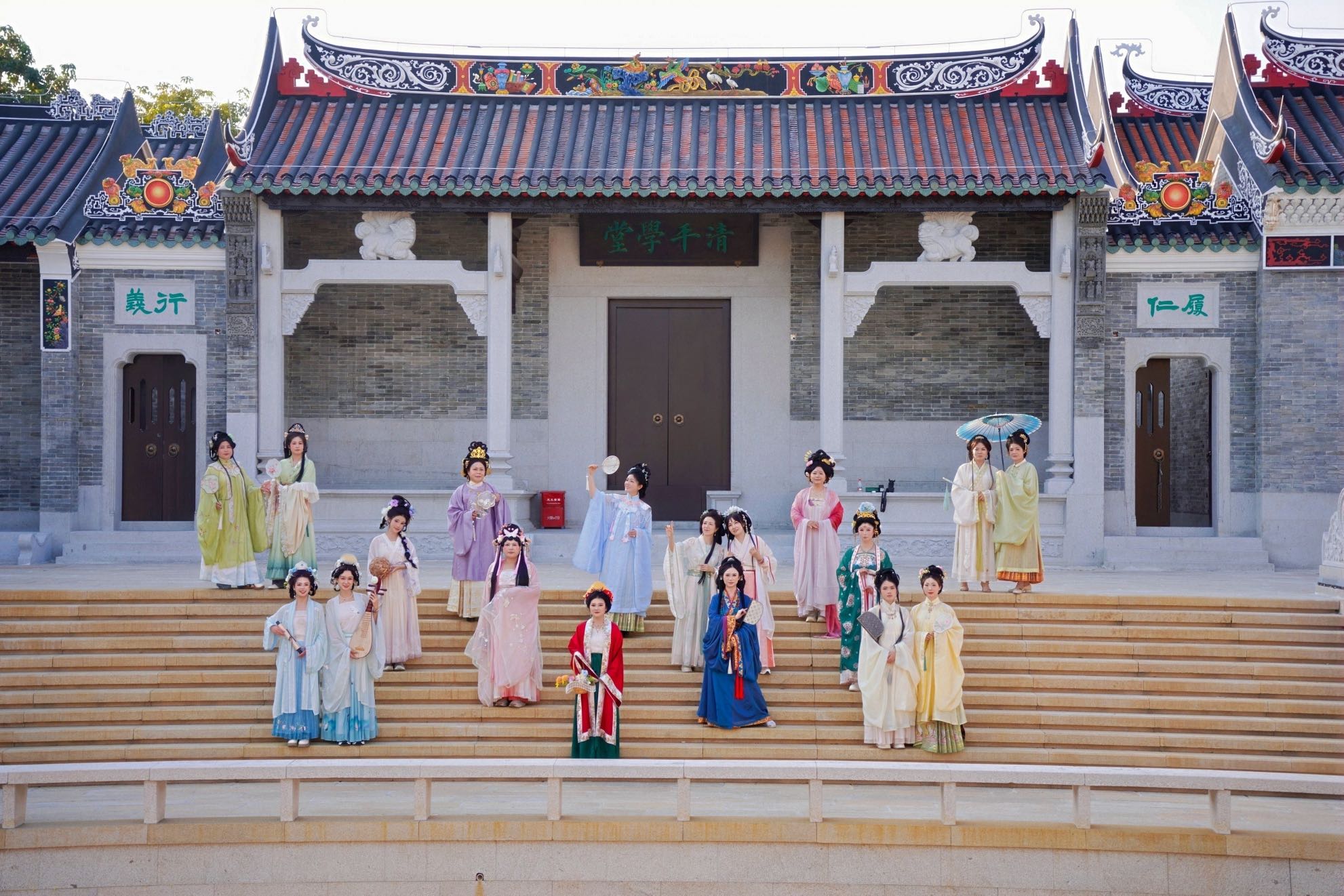 宝安区委统战部组织女性代表沉浸式体验清平古墟魅力