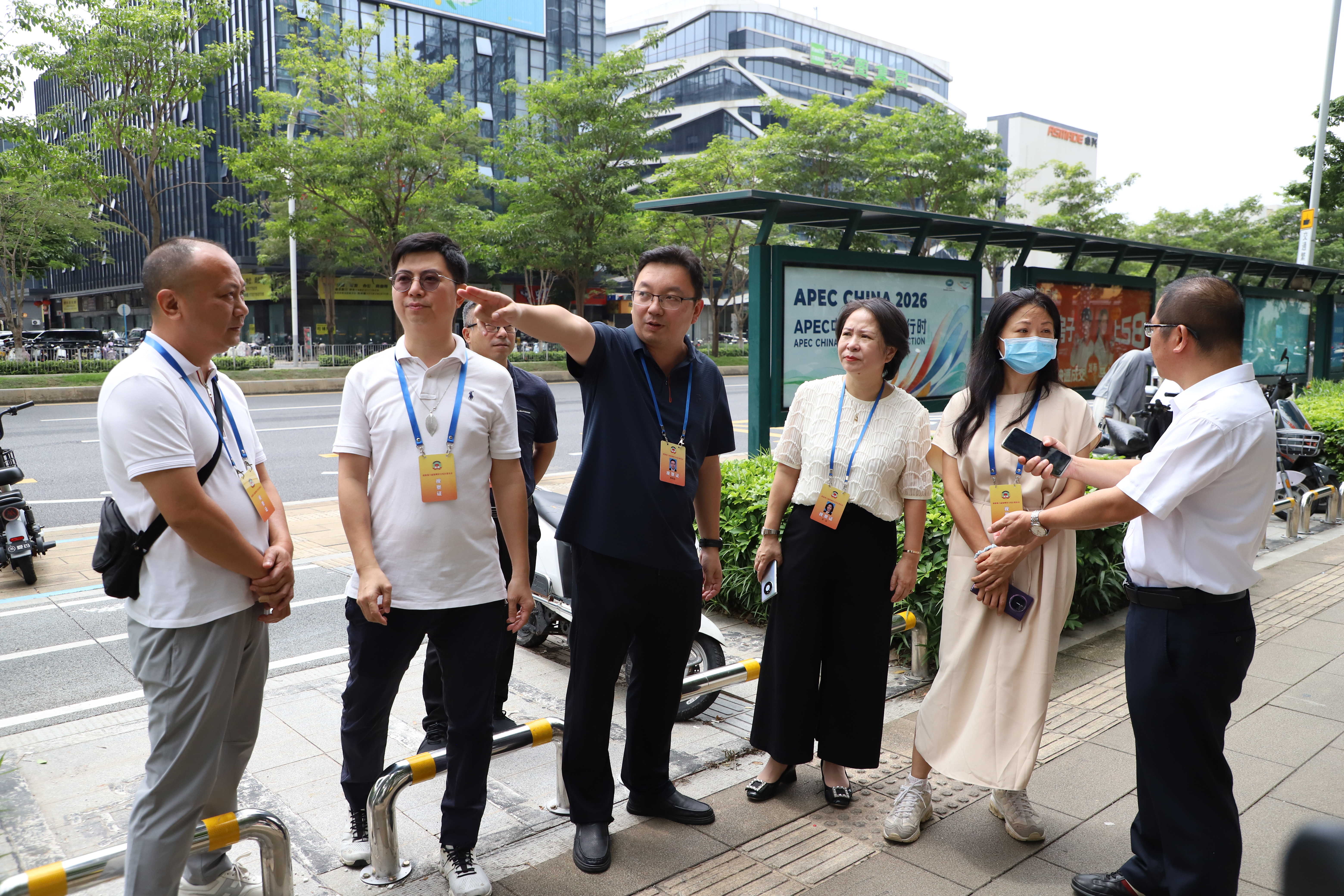 福海街道组织政协委员行走一线  助力办好APEC会议展现宝安新形象