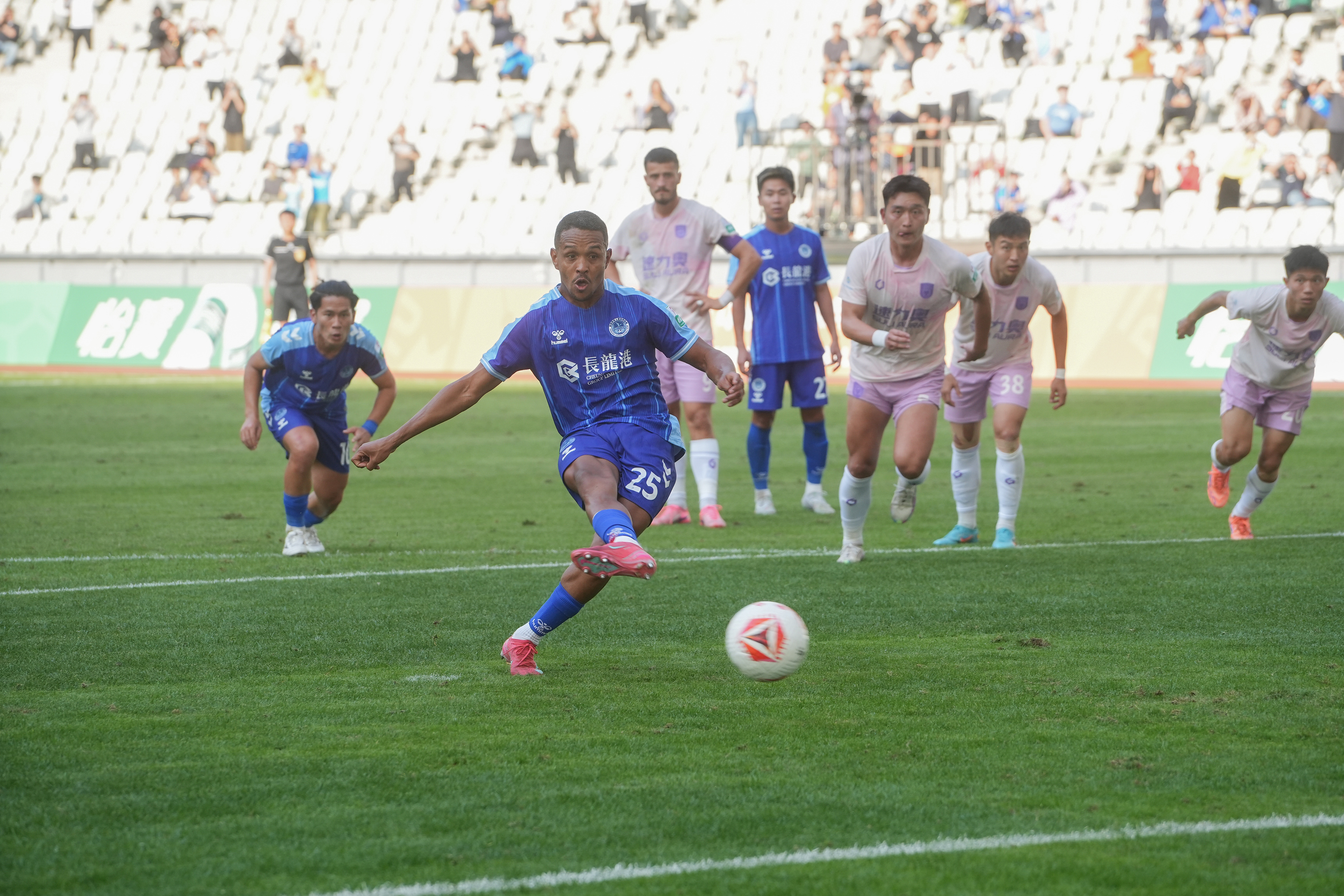 深圳青年人1-0领先陕西联合！在宝体取得赛季首胜