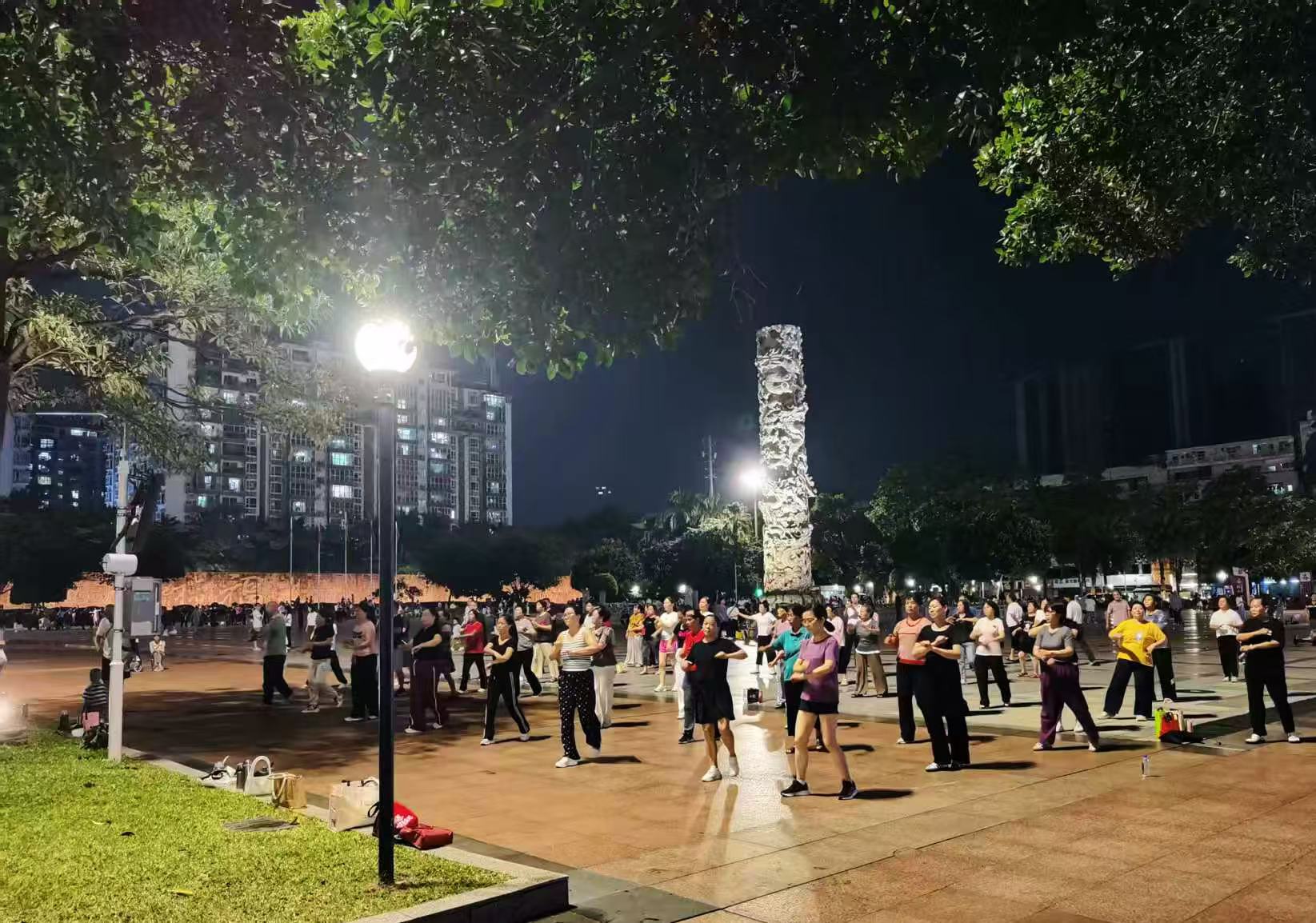 福永街道“软硬兼施”降噪音，32支广场舞队伍跳舞“静悄悄”