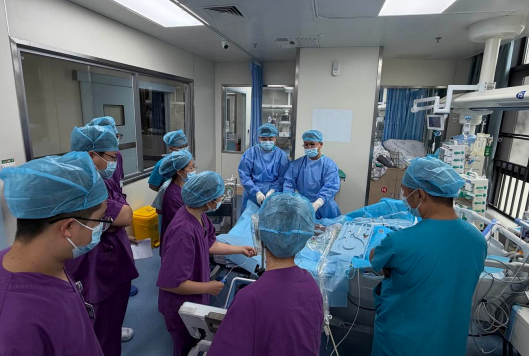 从药已用尽到绝境翻盘！龙华区中心医院装“第二辅助心脏”抢回一命