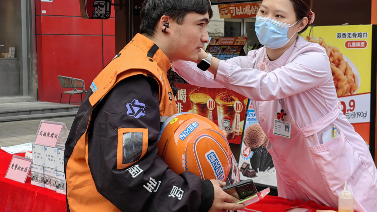 福海桥头社区开展就业群体文明出行关爱行动