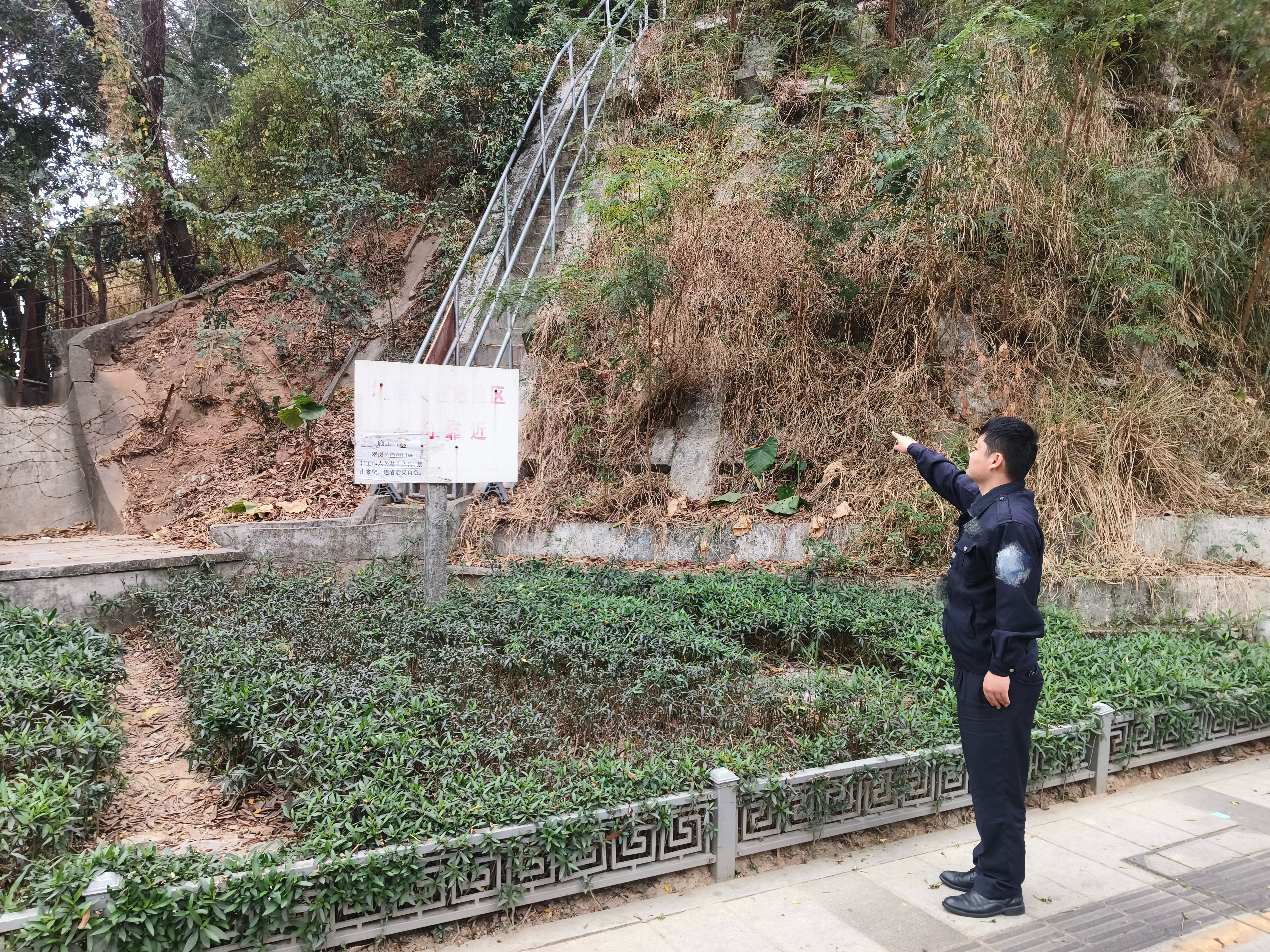福永网格开展雨前安全巡查