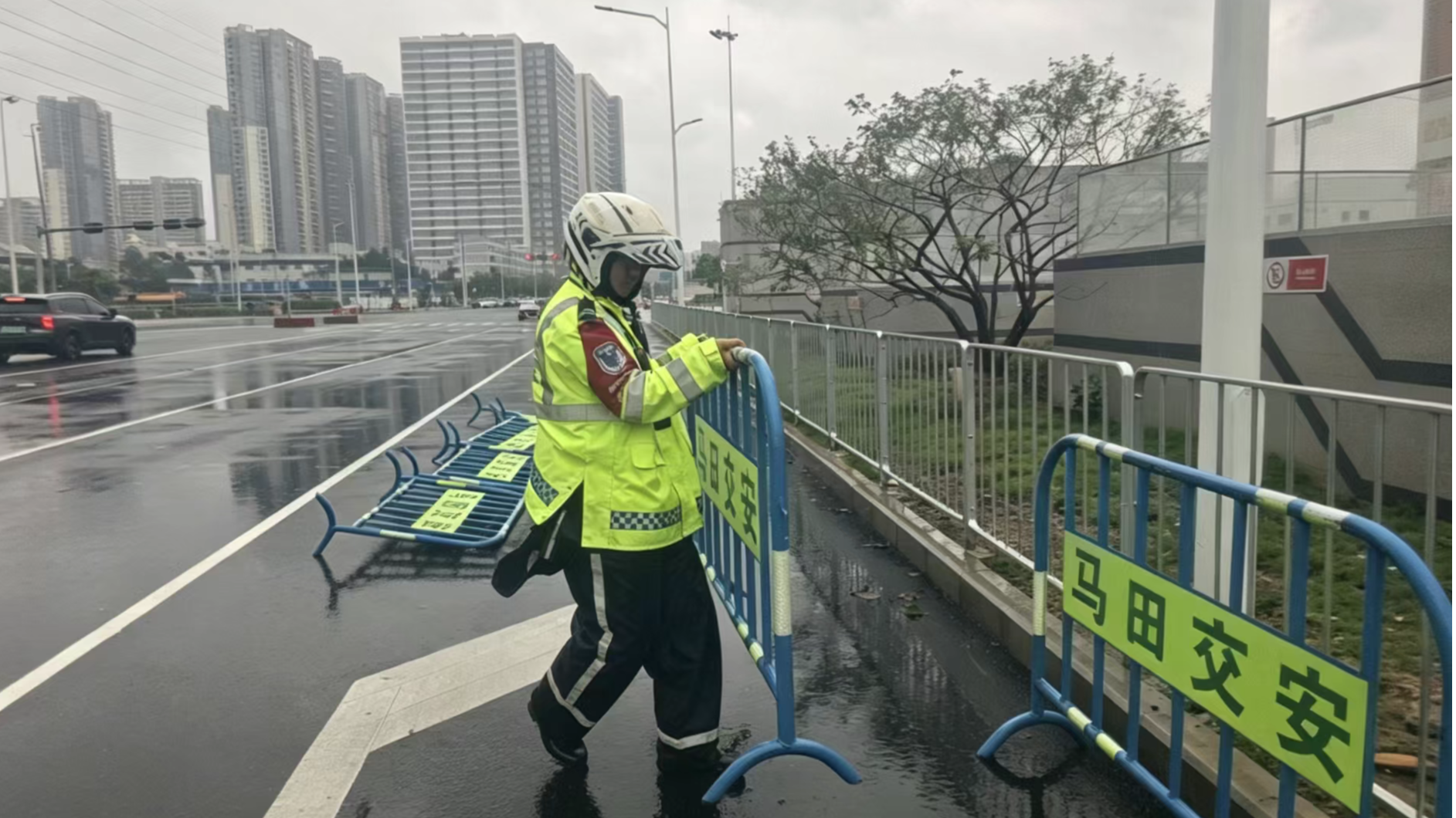 逆风坚守护平安！光明区交通部门全力筑牢台风暴雨出行防线