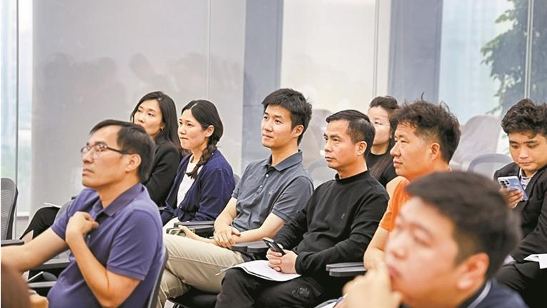 宝安区多部门和高校共探数据要素赋能产业升级前沿实践