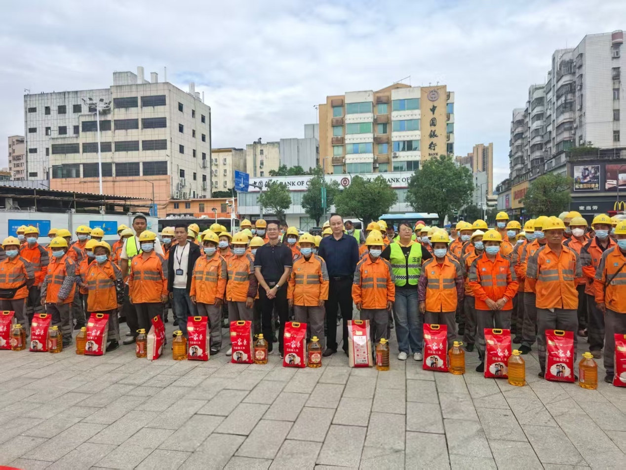 石岩街道庆祝环卫工人节，表彰先进传递城市温情