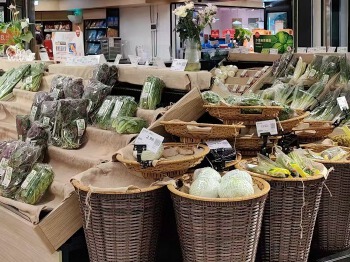 迎战超强台风“桦加沙”，深圳商超前置备货保障生活物资供应