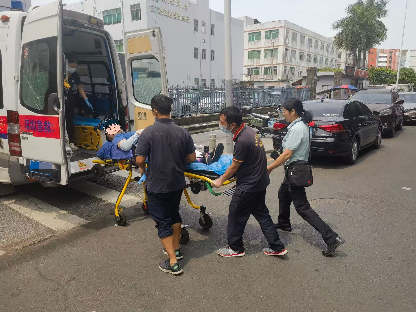 福永网格员紧急协助受伤群众就医