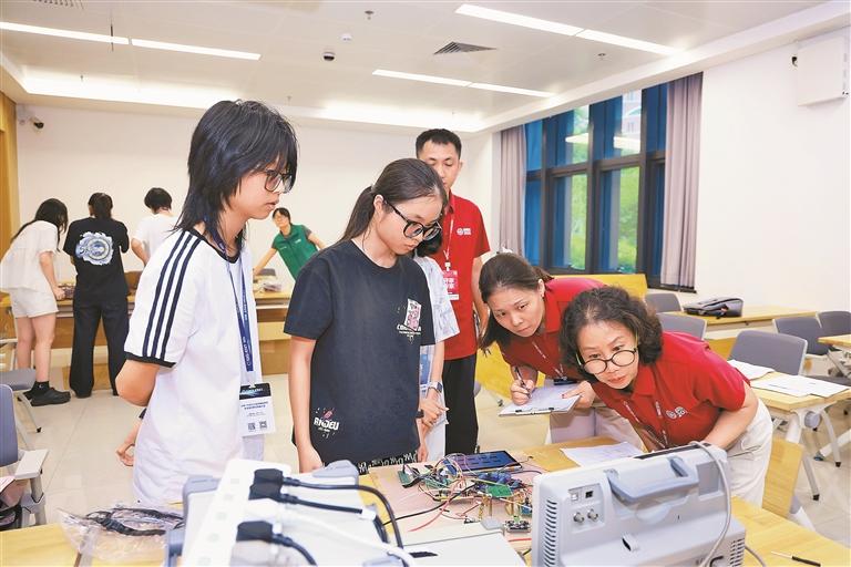 全国大学生电子设计竞赛广东赛区进入评审阶段