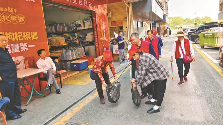 马田南庄社区志愿者服务队开展环境整治，织就有温度的服务网