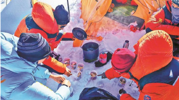 慕士塔格攀登第八日：“二拉”结束  风雪淬意志 踏冰越险峰