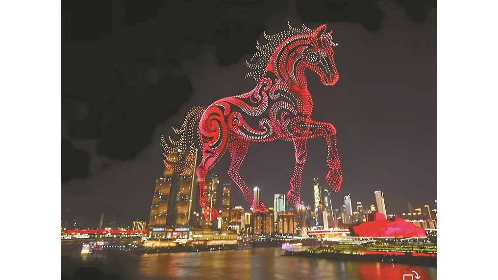 5000架无人机夜幕上勾勒“吉云逐焰”