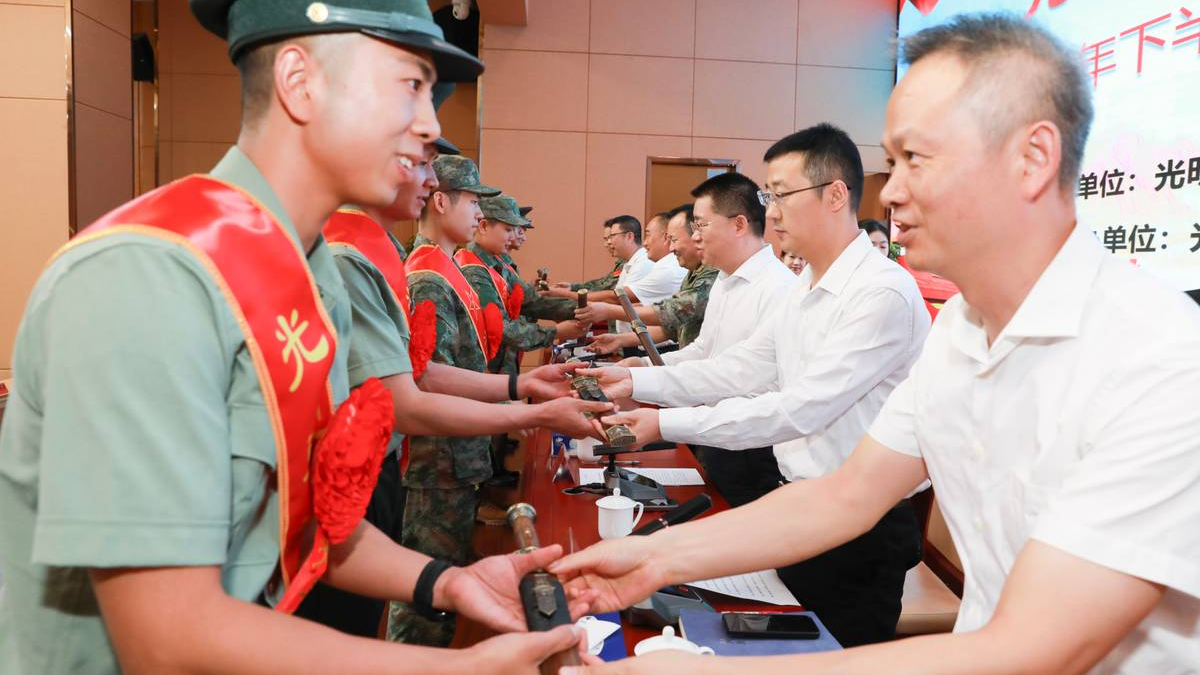 崇军氛围持续升温，光明区各街道接续开展迎老兵送新兵活动