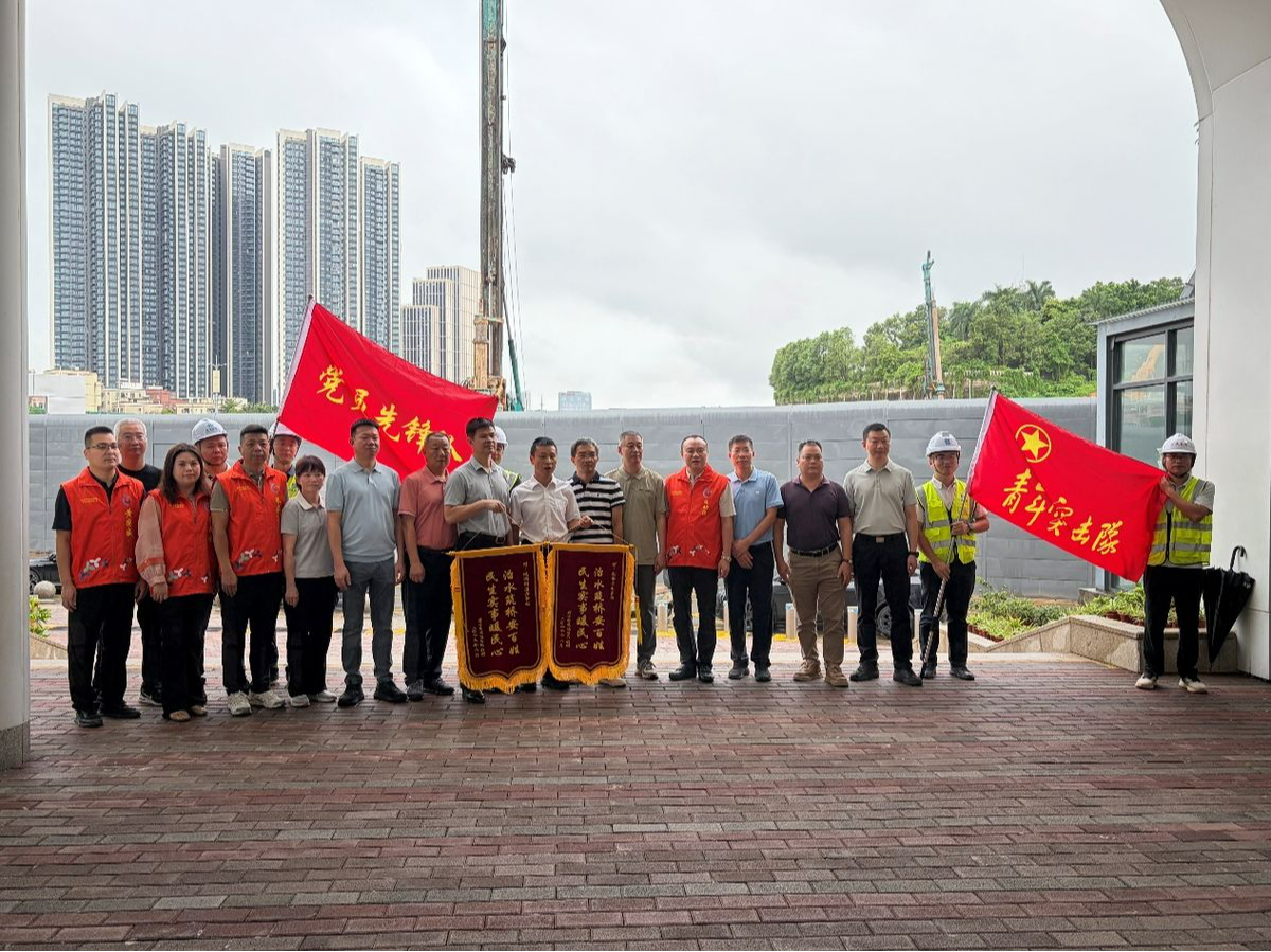 锦旗致谢意，合力解民忧！观澜街道德贸桥改造工程获社区居民点赞