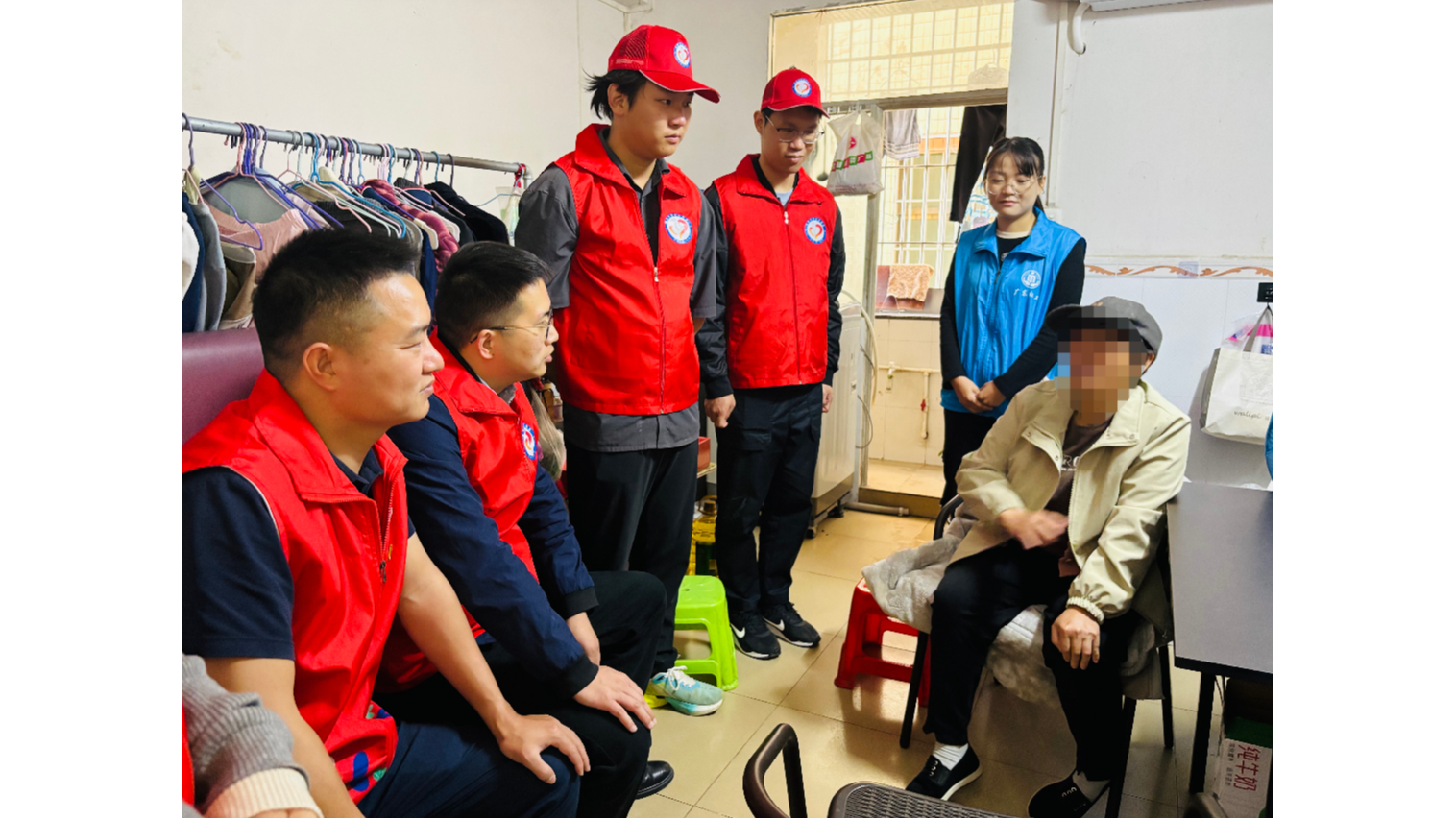 新桥街道洪田社区党委携手共建单位开展困难群众慰问活动