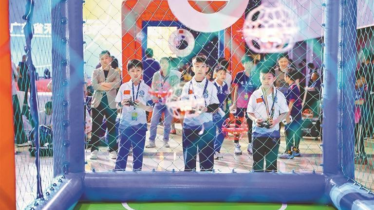 省无人机足球联赛首站激战宝立方国际数字体育中心