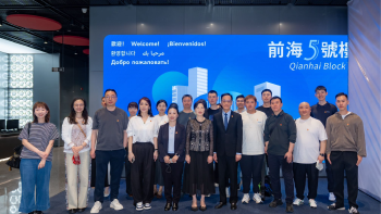 冯远征率北京人艺剧组走进前海