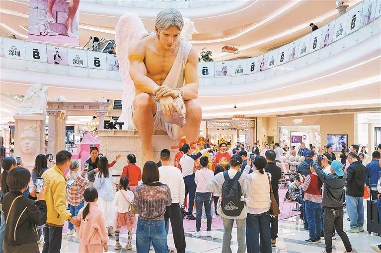 宝安新春消费市场热力全开：线下消费超12亿元 十大商圈客流同比增三成