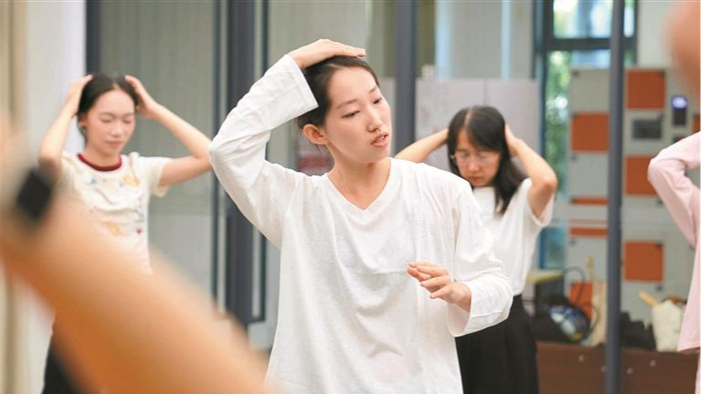 宝安文化 | “身体的诗意觉醒”舞动疗愈工作坊： 都市身心的归园田居