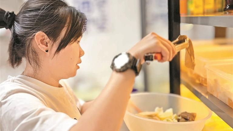 甜香转辣味 一店藏烟火！深圳姑娘从烘焙到冒菜的创业追梦路