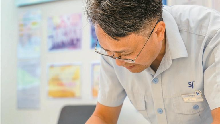 工会助力手工绘图匠变身模具工匠