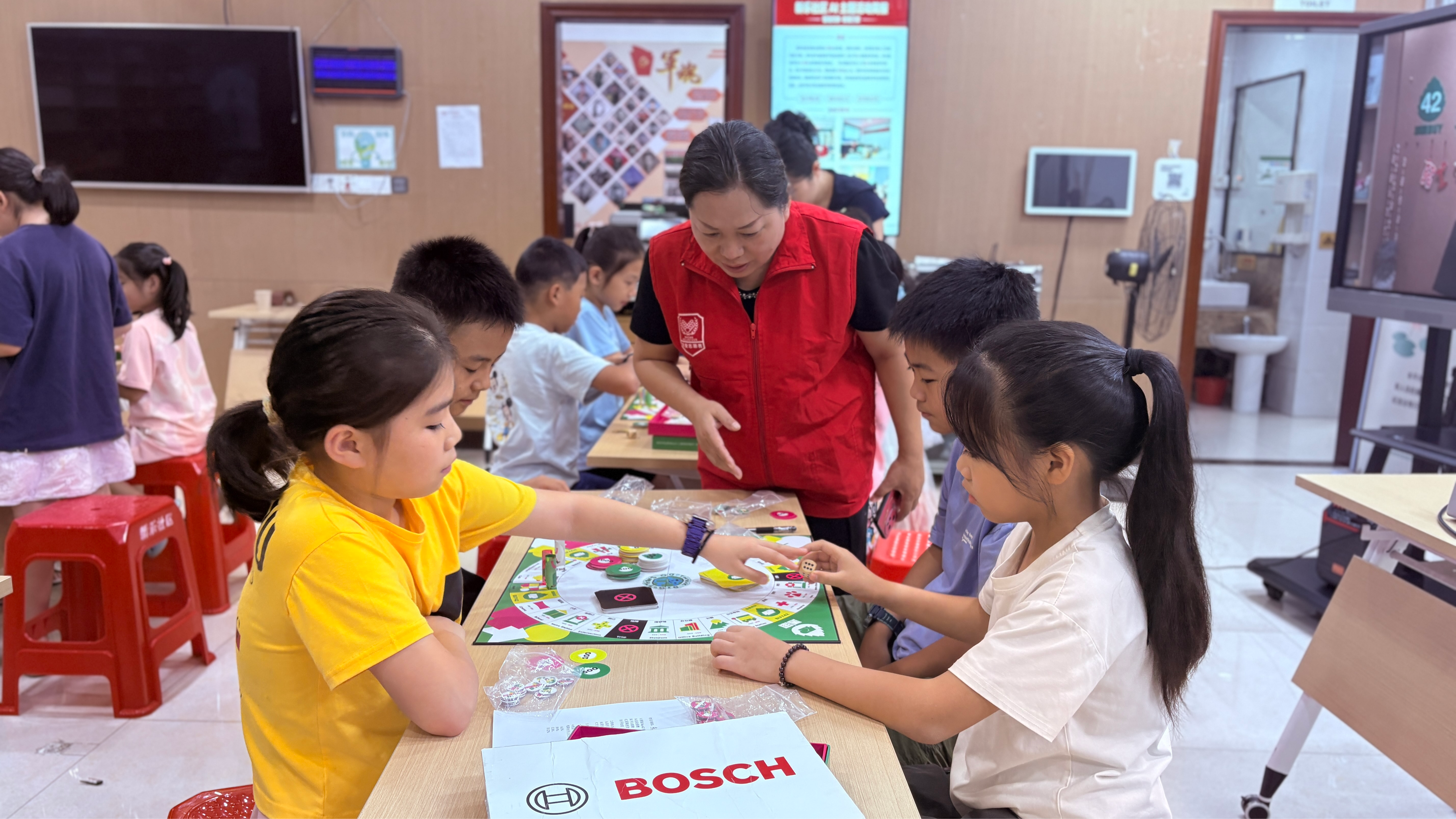 新安新乐社区：青少年全纳桌游体验活动温情开展