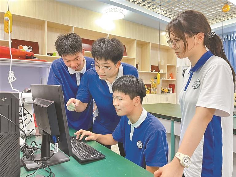 光明高级中学学子斩获ITEX国际发明展金奖