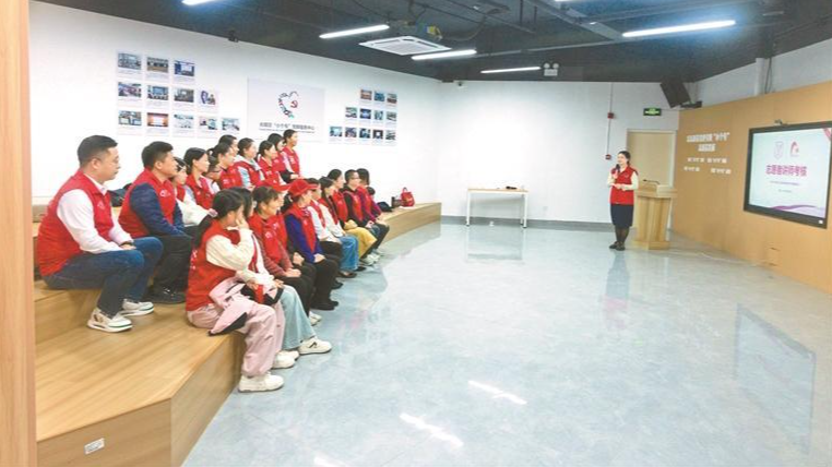 光明志愿者“领讲启航”培训结束