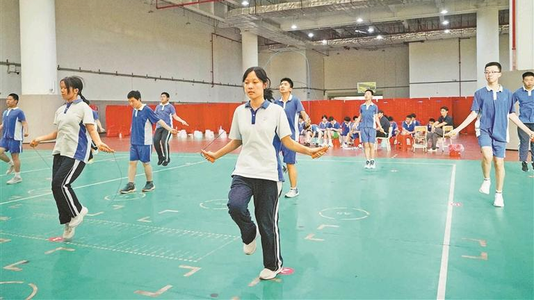 2026年体育中考启幕 龙华1.9万学子赴考
