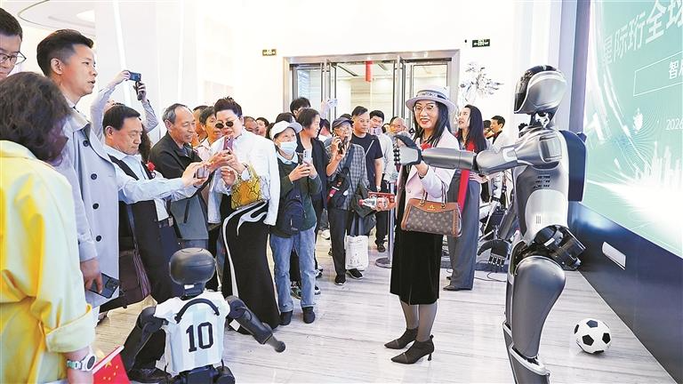 星际启元AI集团首家9S AI智汇馆龙华启幕