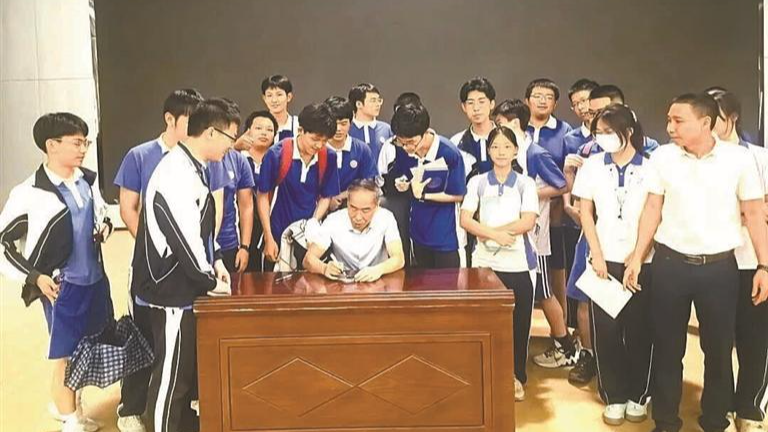 观澜中学：百年学校再转型 五育融合向未来