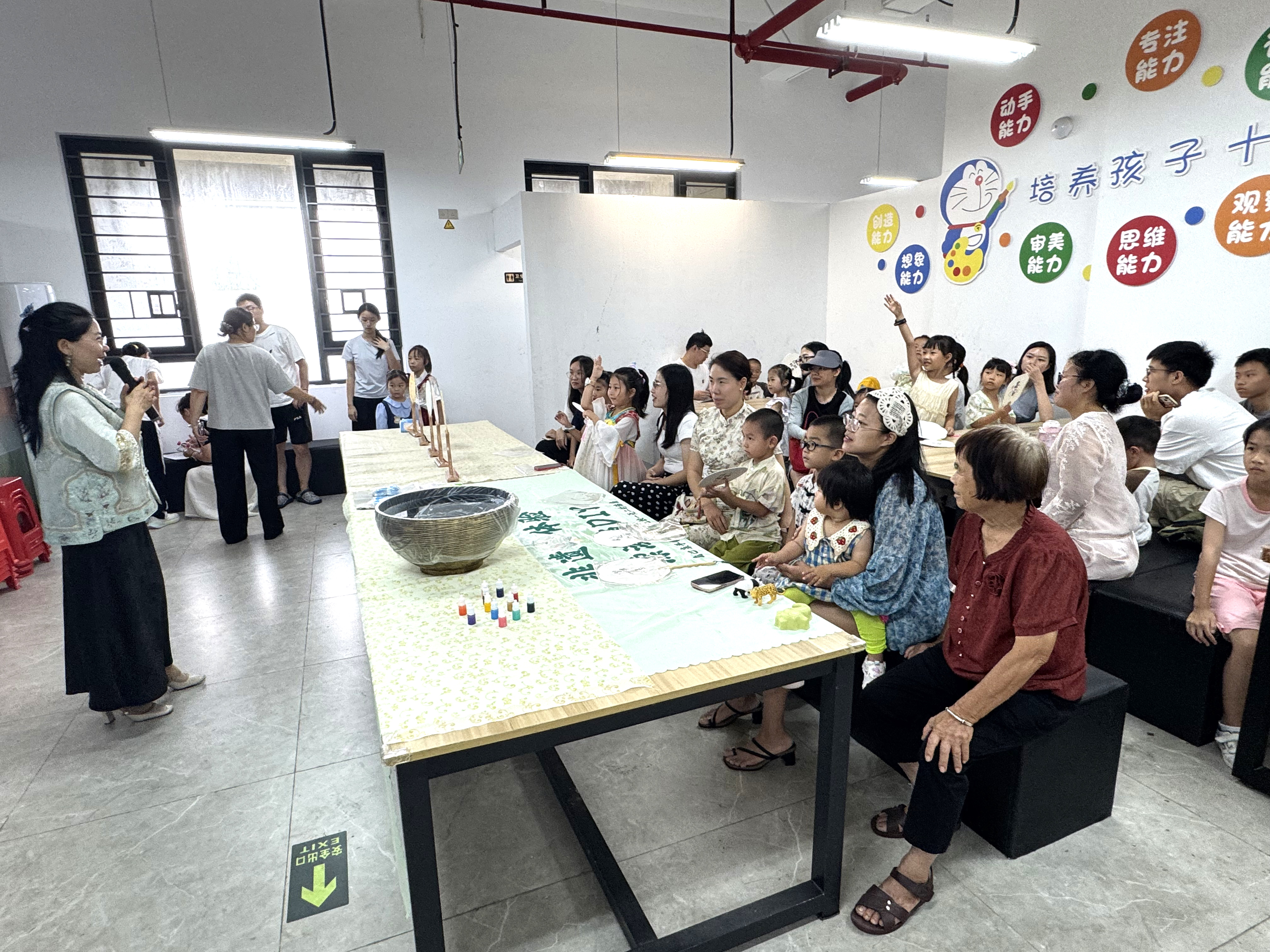 光明区惜物博物馆开展亲子手作活动