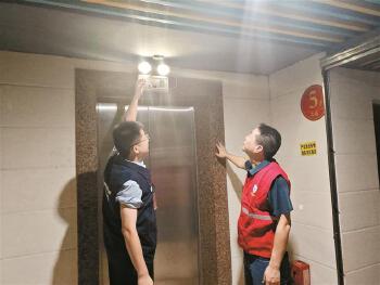 福城楼栋长王约辉用耐心细心搭起一座“暖心桥”