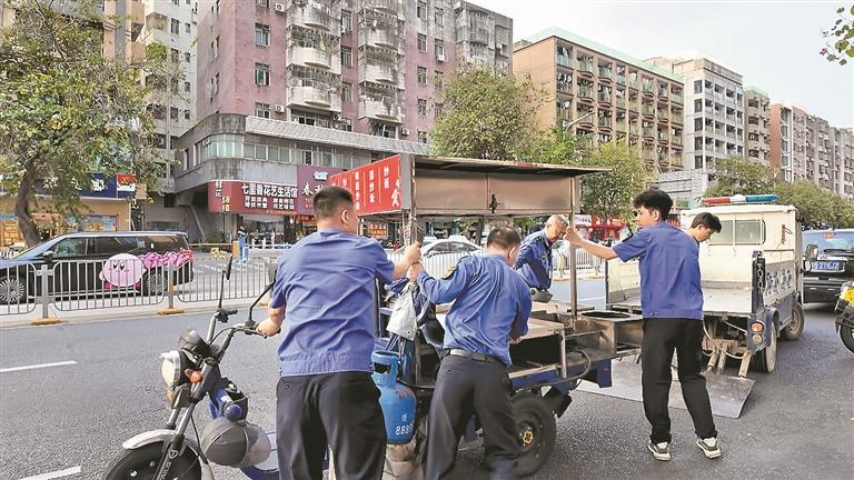 新安街道“亮剑”乱摆卖！18条举措精准施策 疏堵结合还路于民