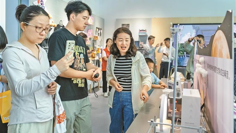 全国首个服务青年的“AI+Robot”造物平台亮相宝安