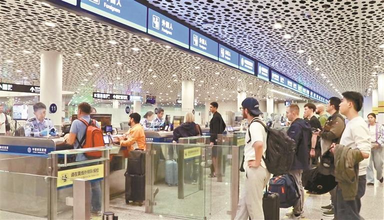 深圳宝安国际机场口岸今年出入境人员突破300万人次，较去年提前13天