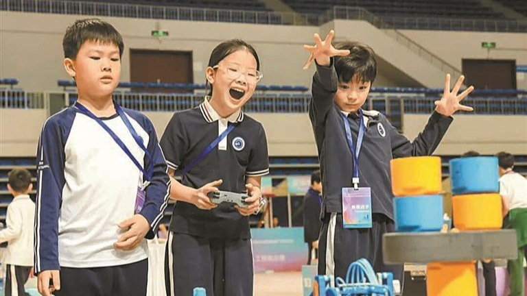 百支队伍齐聚光明 展现科创风采