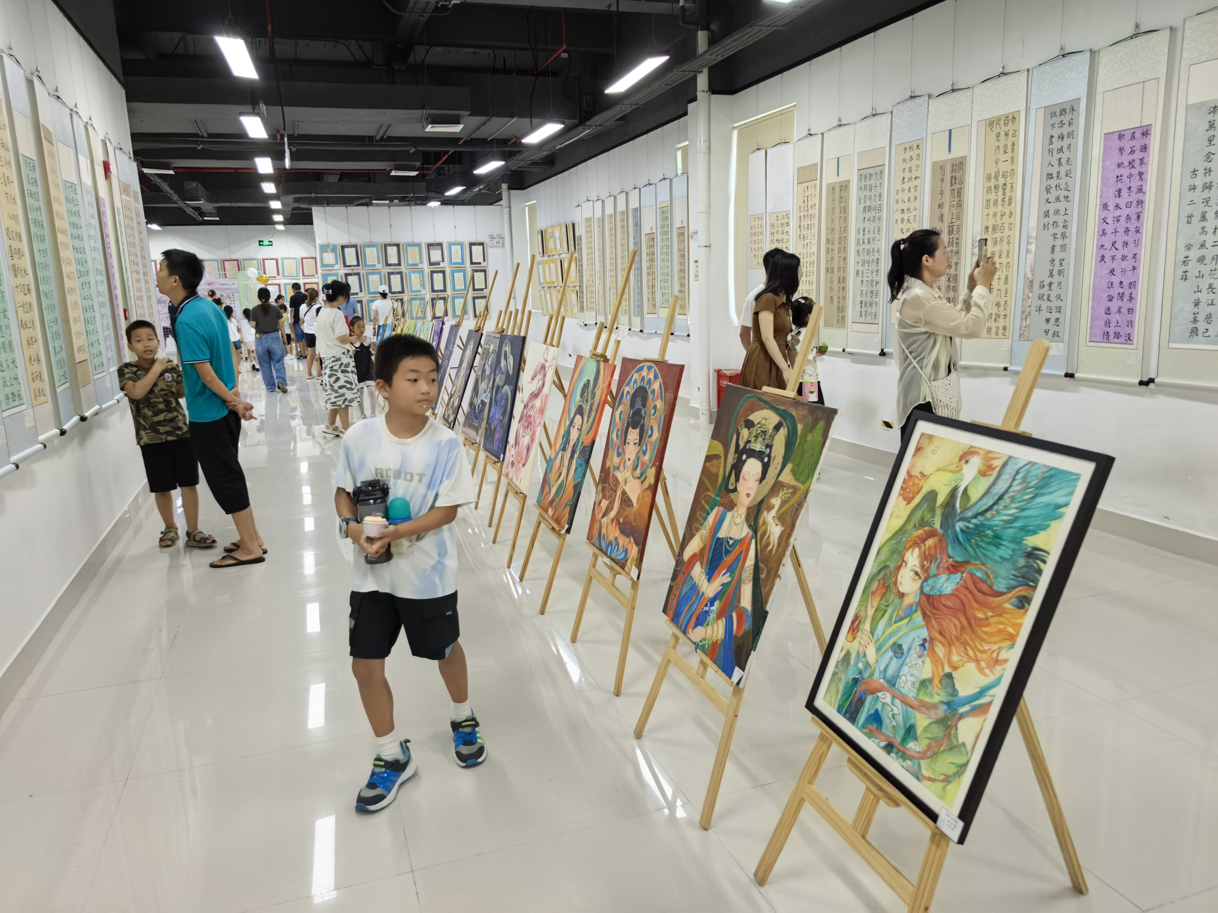 福海街道400 余幅作品展少年风采