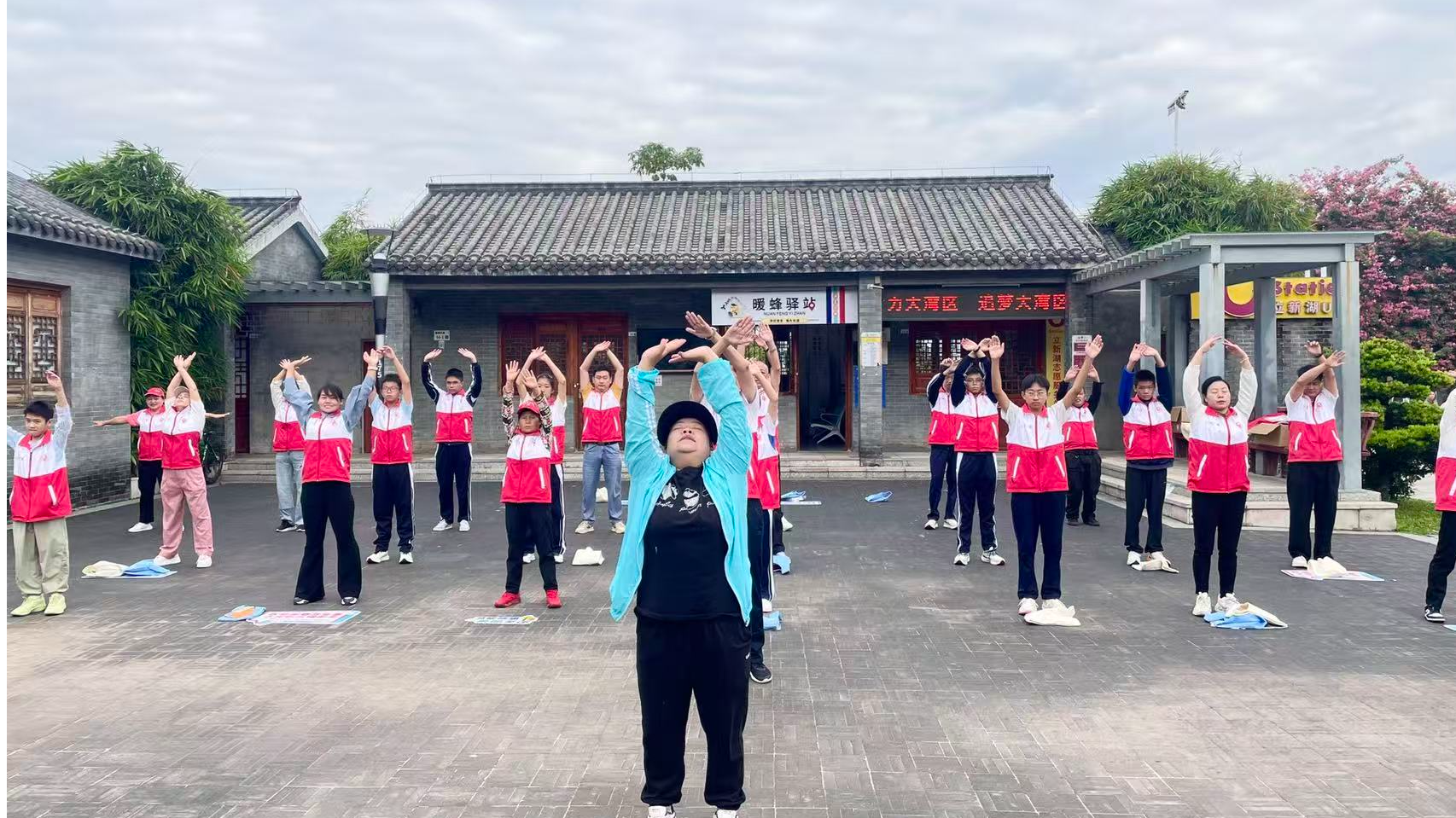 福永“喜迎十五运会”志愿宣传活动走进公园广场