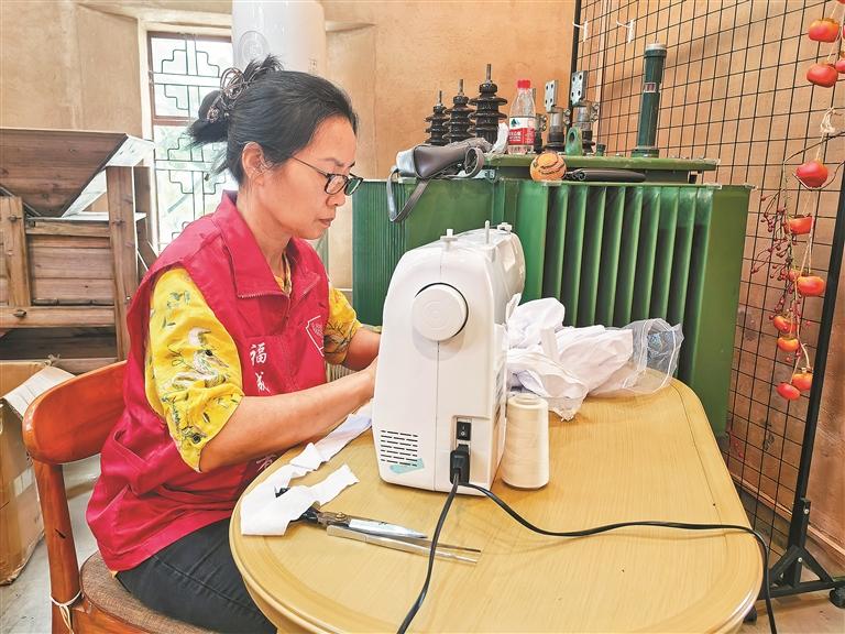 福城茜坑社区：一根钩针织出全职妈妈的幸福新生活